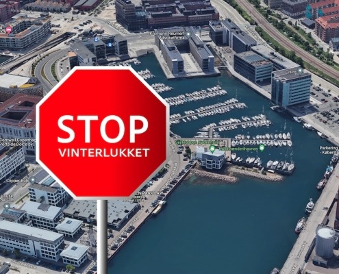 Luftfoto af Kalkbrænderihavnen og Sejlklubben København med stopskilt